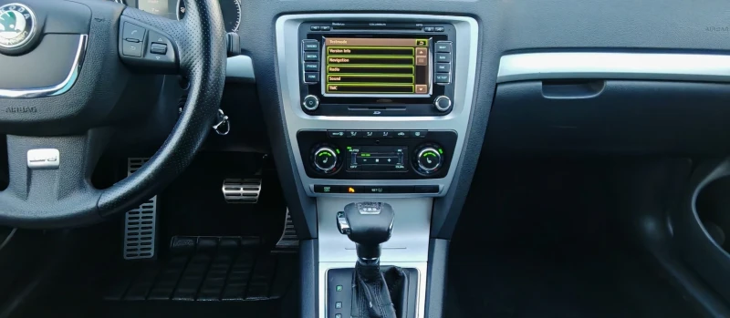 Skoda Octavia 2.0TDI V//RS Facelift * Xenon* DSG* Navi* Bluetoot, снимка 6 - Автомобили и джипове - 53480703