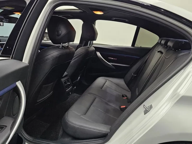 BMW 320 I M Sports, снимка 10 - Автомобили и джипове - 56161902