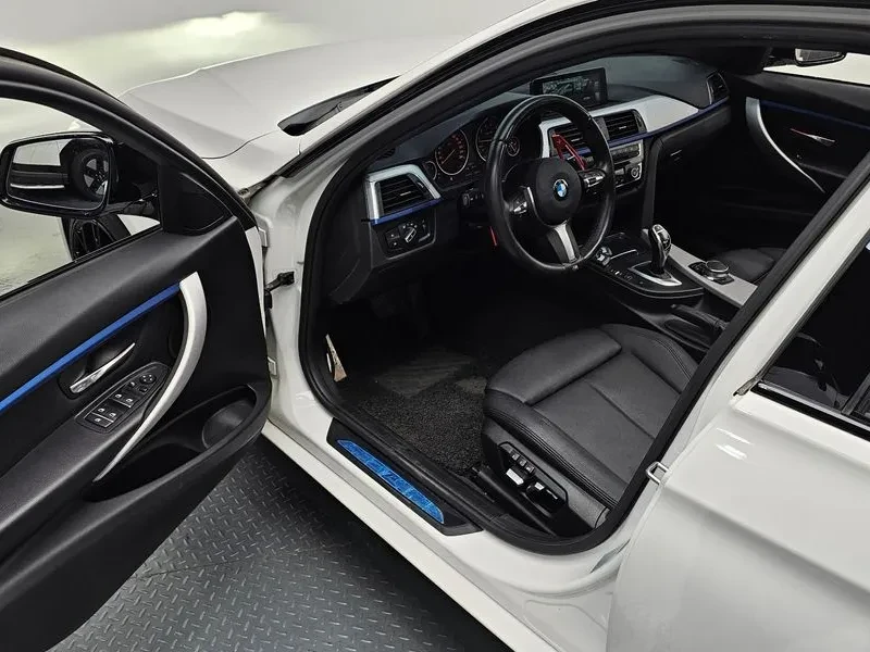 BMW 320 I M Sports, снимка 9 - Автомобили и джипове - 56161902
