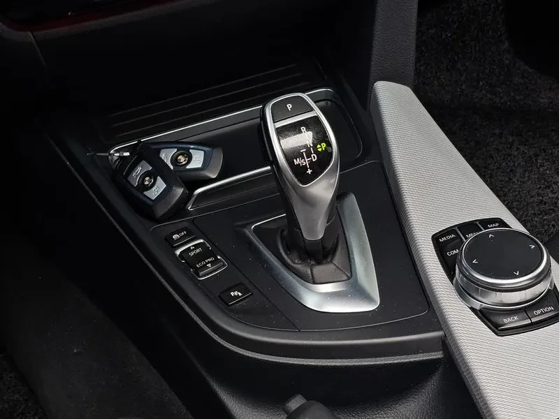 BMW 320 I M Sports, снимка 8 - Автомобили и джипове - 56161902