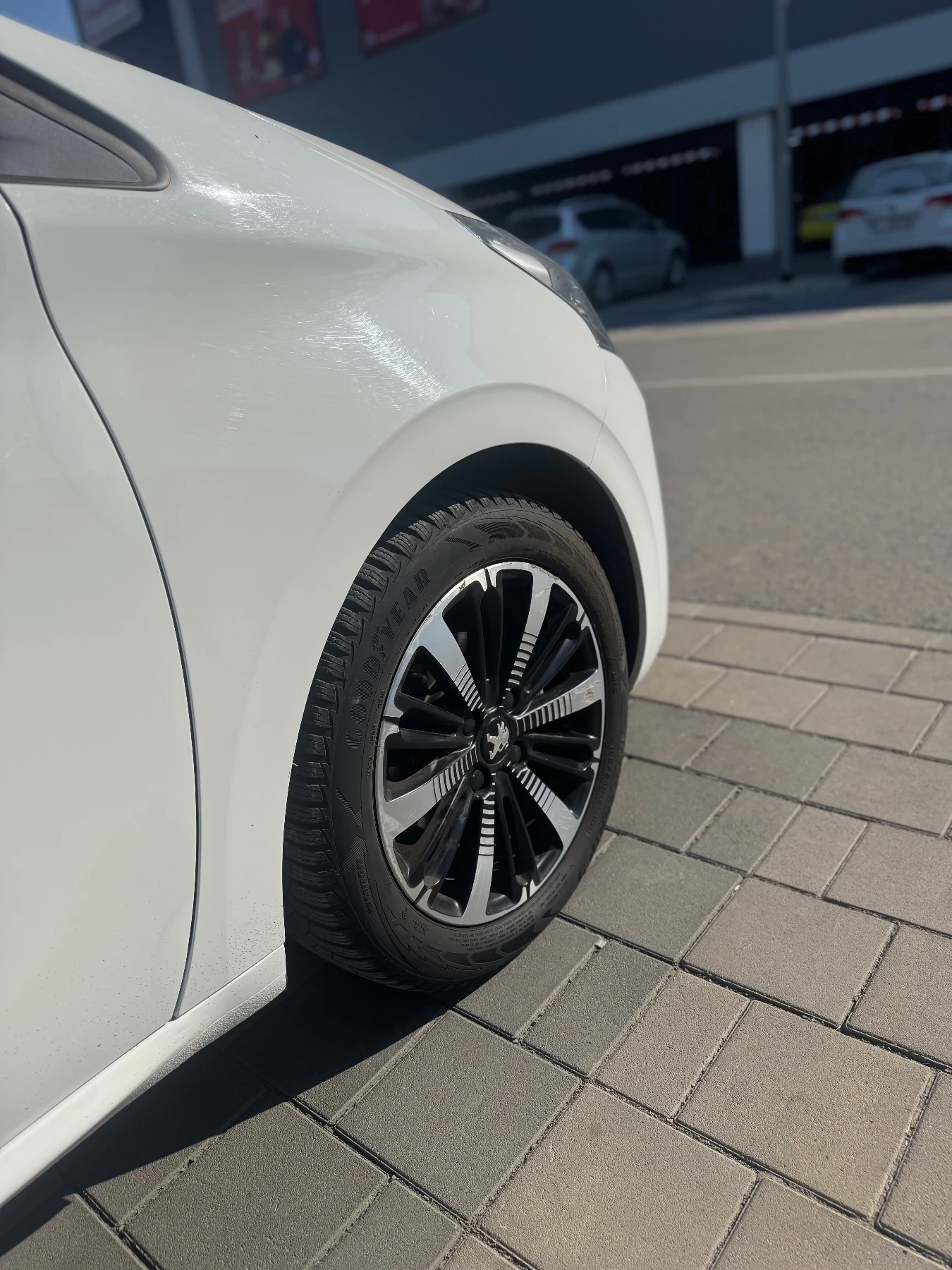 Peugeot 208  - изображение 5