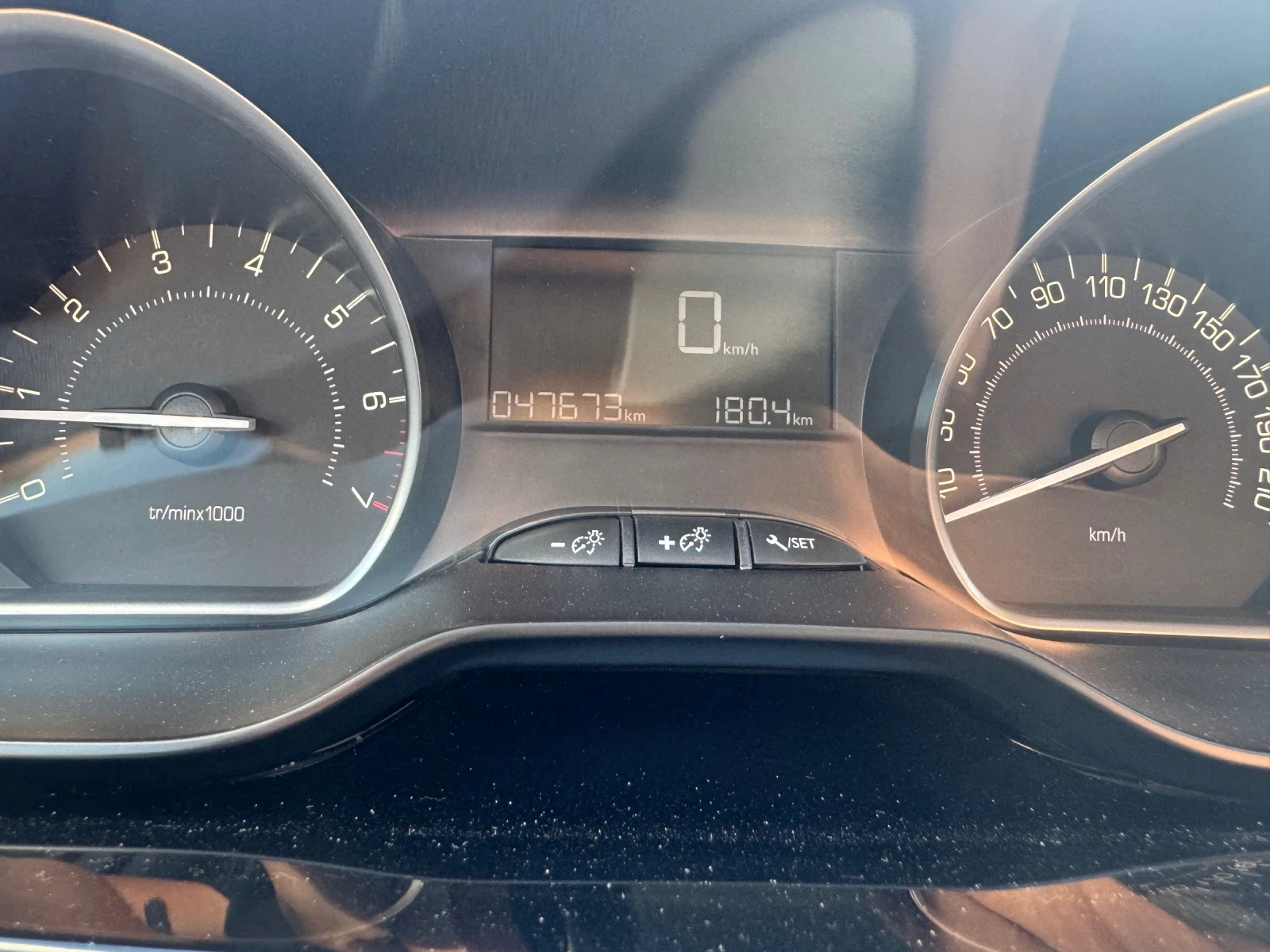 Peugeot 208  - изображение 8