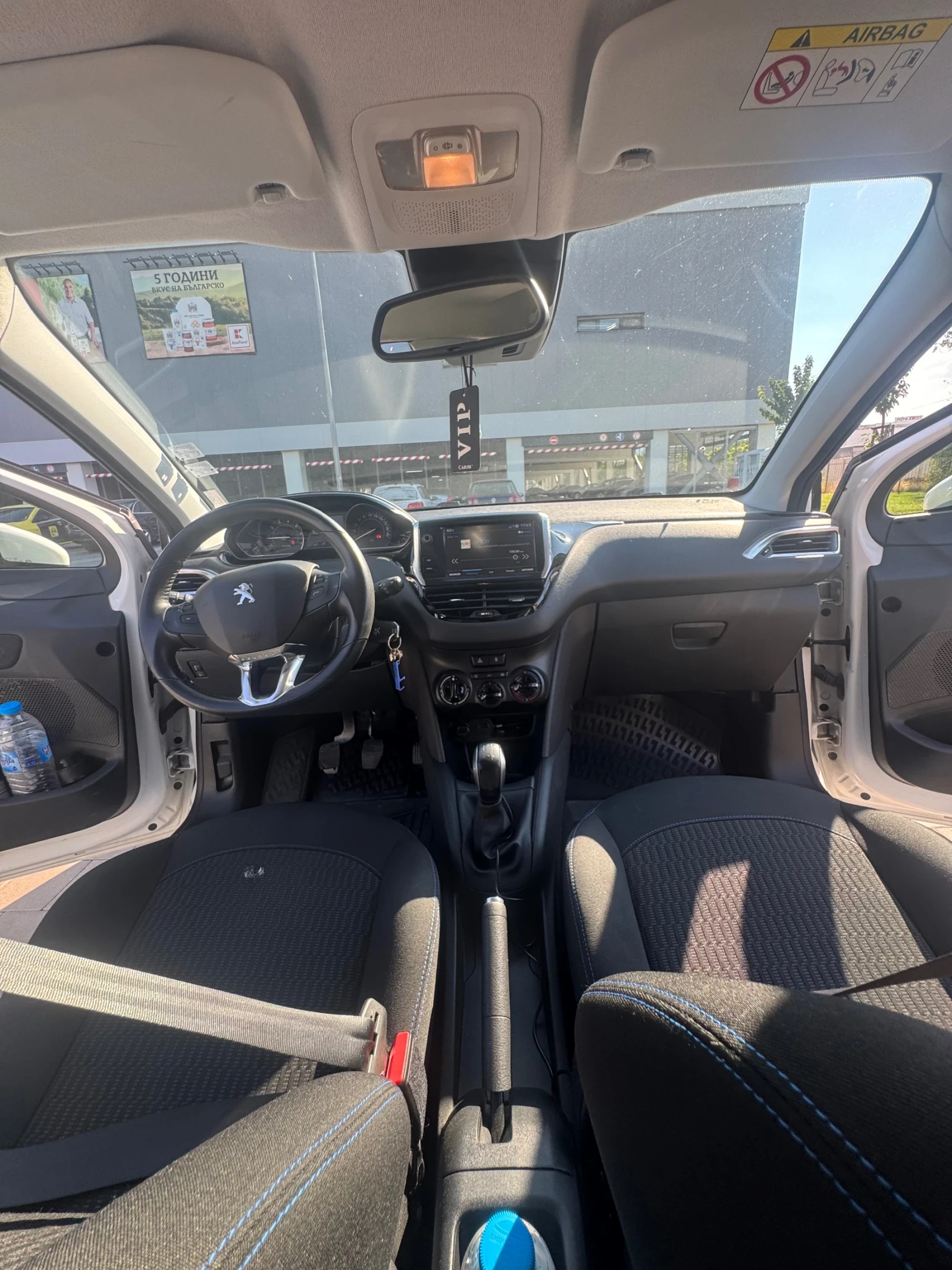 Peugeot 208  - изображение 9