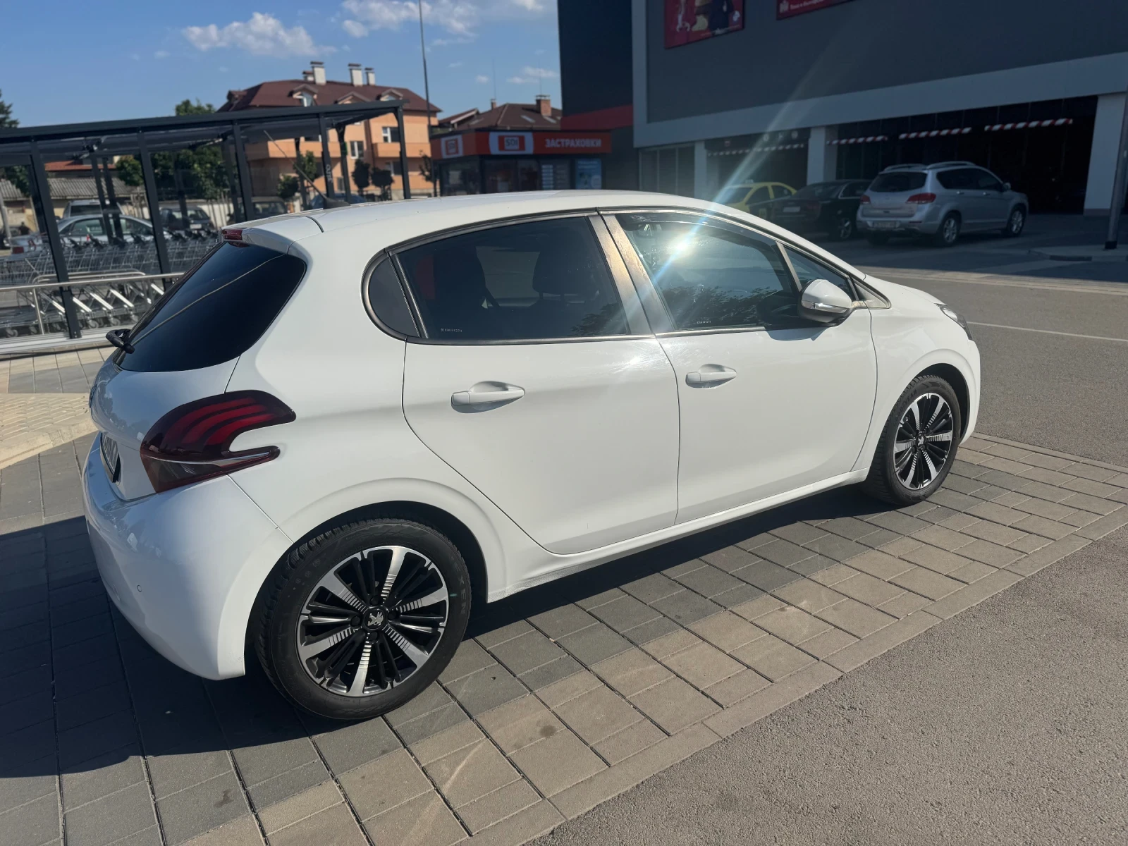 Peugeot 208  - изображение 4