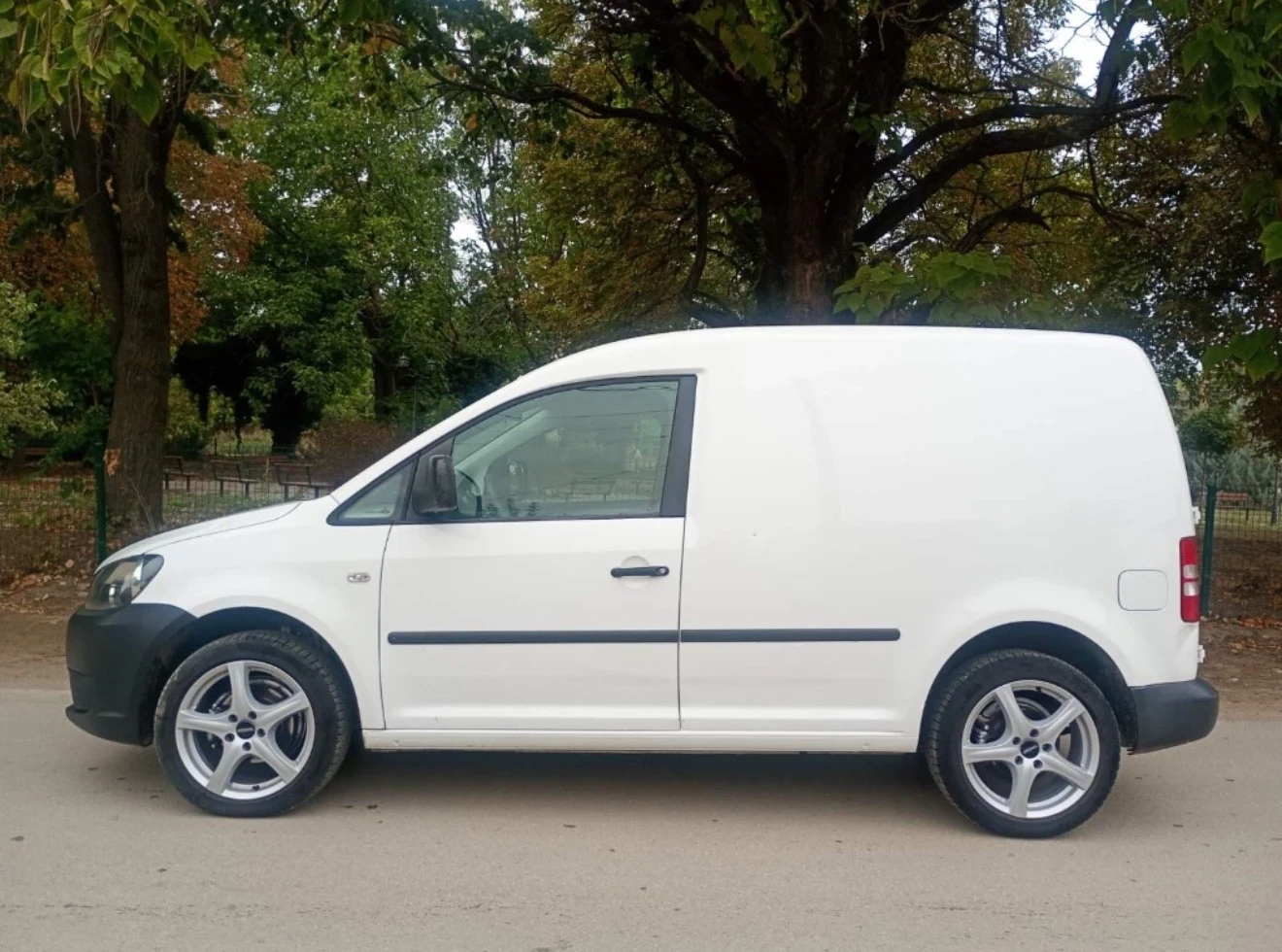 VW Caddy 1.6TDI - изображение 6