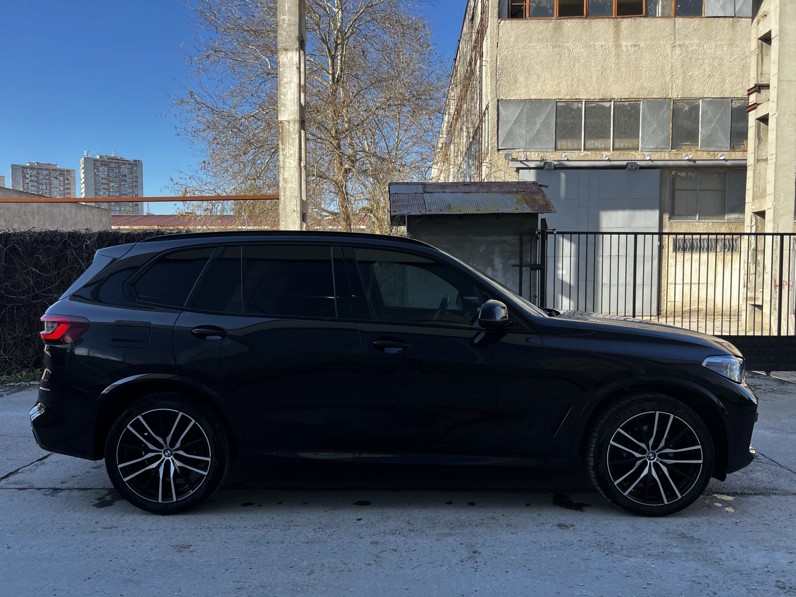 BMW M5 xDrive 40i - изображение 7