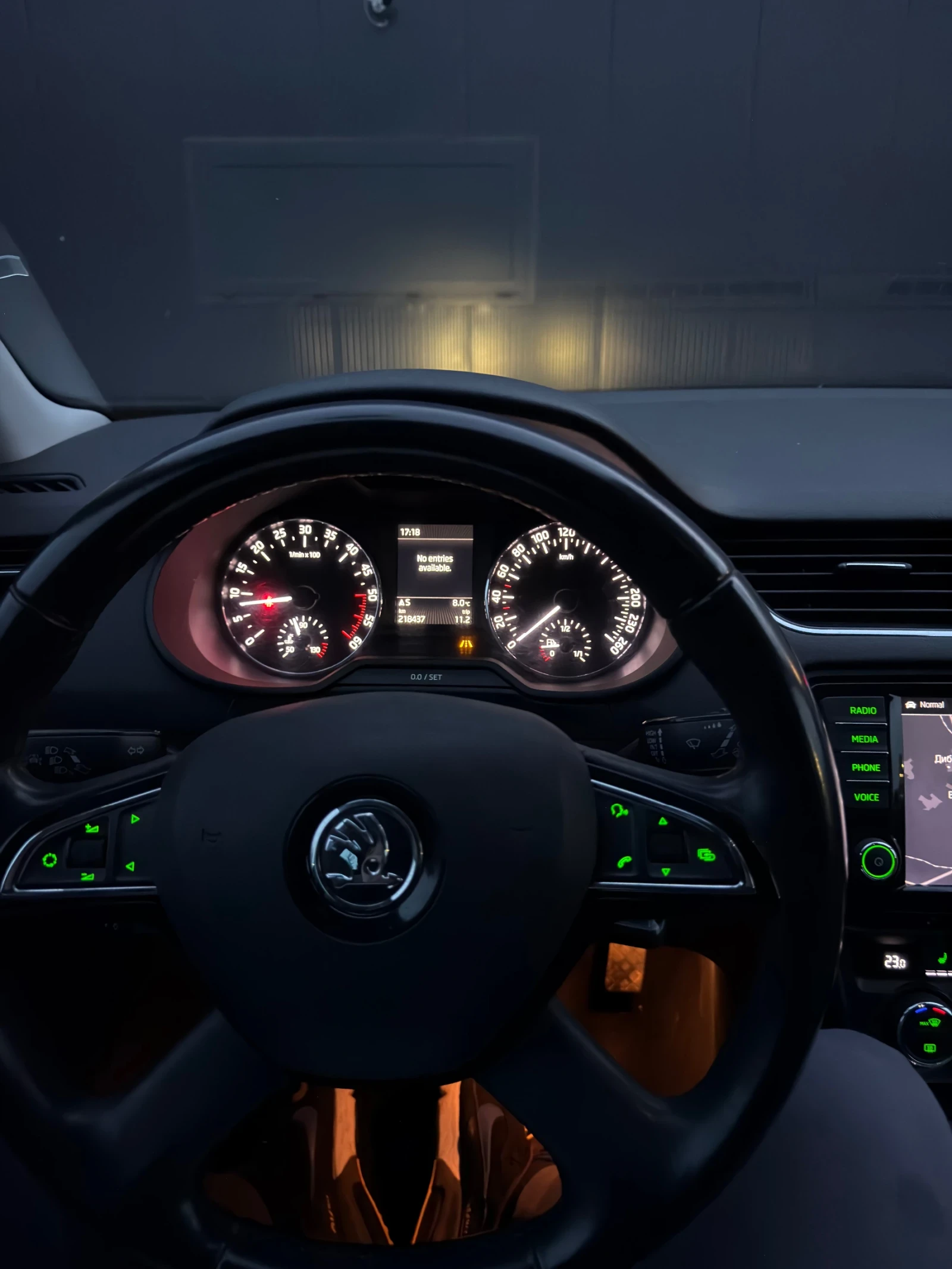 Skoda Octavia 2.0TDI/2015г/DISTRONIC/NAVI/PODGREV/FULL/, снимка 9 - Автомобили и джипове - 53712877