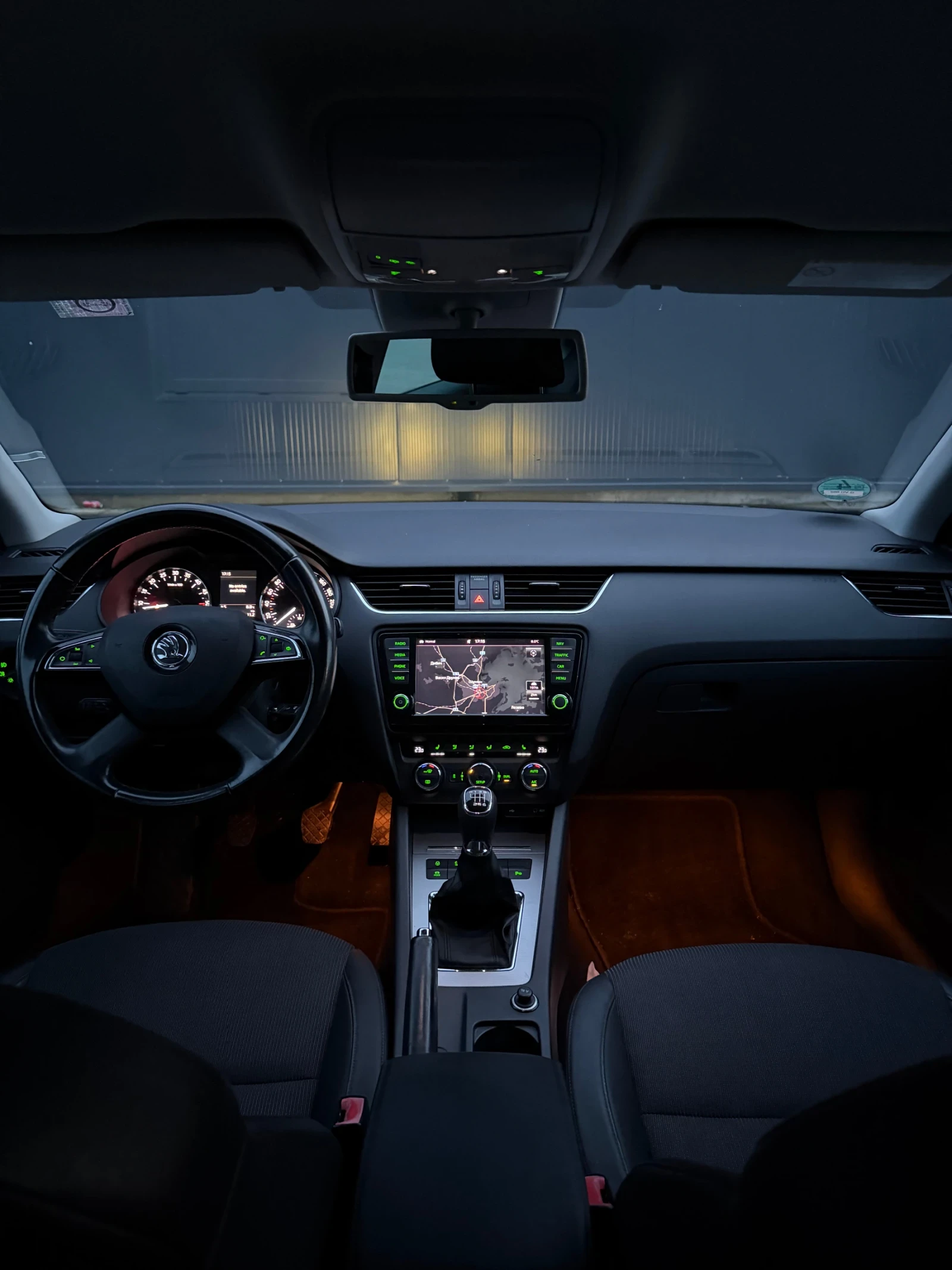 Skoda Octavia 2.0TDI/2015г/DISTRONIC/NAVI/PODGREV/FULL/, снимка 8 - Автомобили и джипове - 53712877