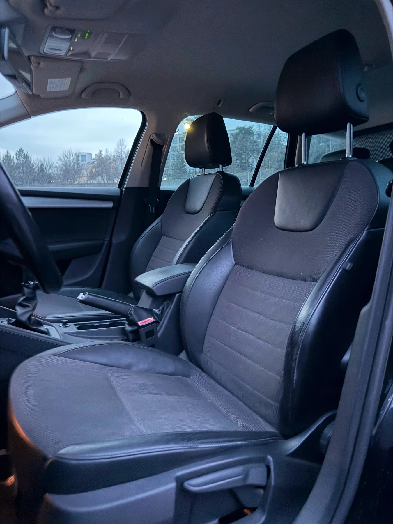 Skoda Octavia 2.0TDI/2015г/DISTRONIC/NAVI/PODGREV/FULL/, снимка 10 - Автомобили и джипове - 53712877