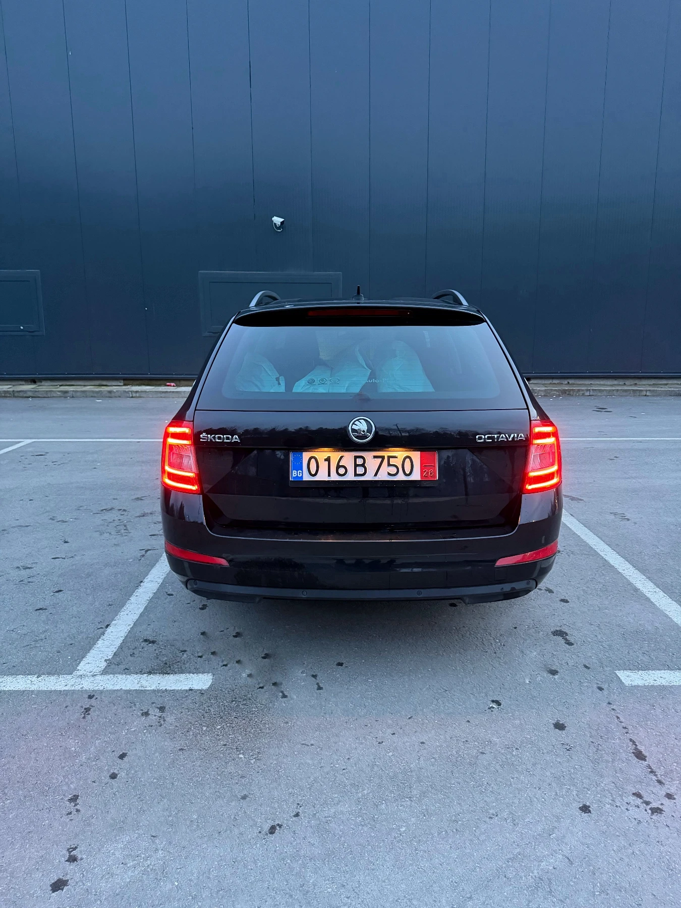 Skoda Octavia 2.0TDI/2015г/DISTRONIC/NAVI/PODGREV/FULL/, снимка 4 - Автомобили и джипове - 53712877