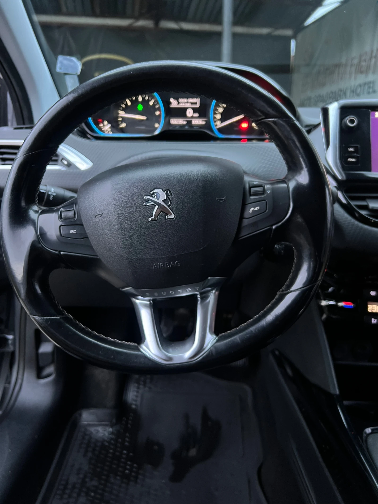 Peugeot 2008, снимка 4 - Автомобили и джипове - 53892404