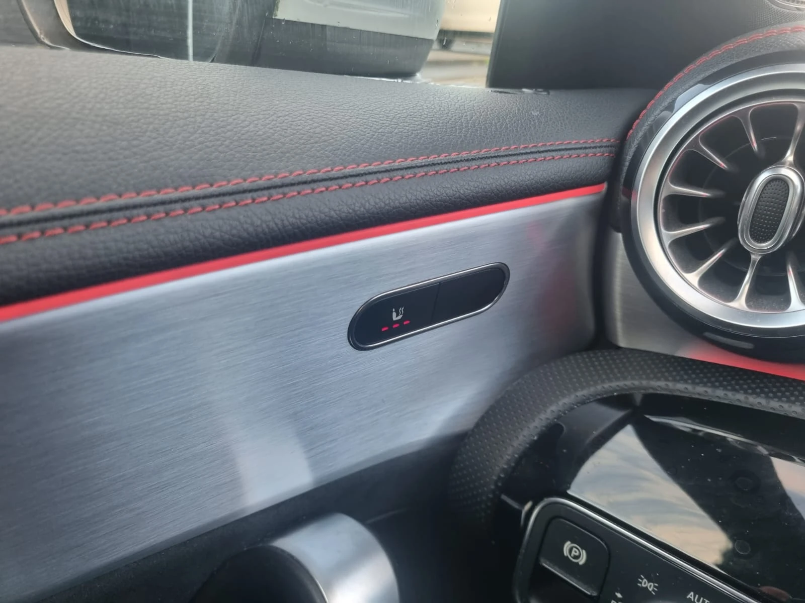 Mercedes-Benz CLA 200 d AMG Line, снимка 11 - Автомобили и джипове - 53999141