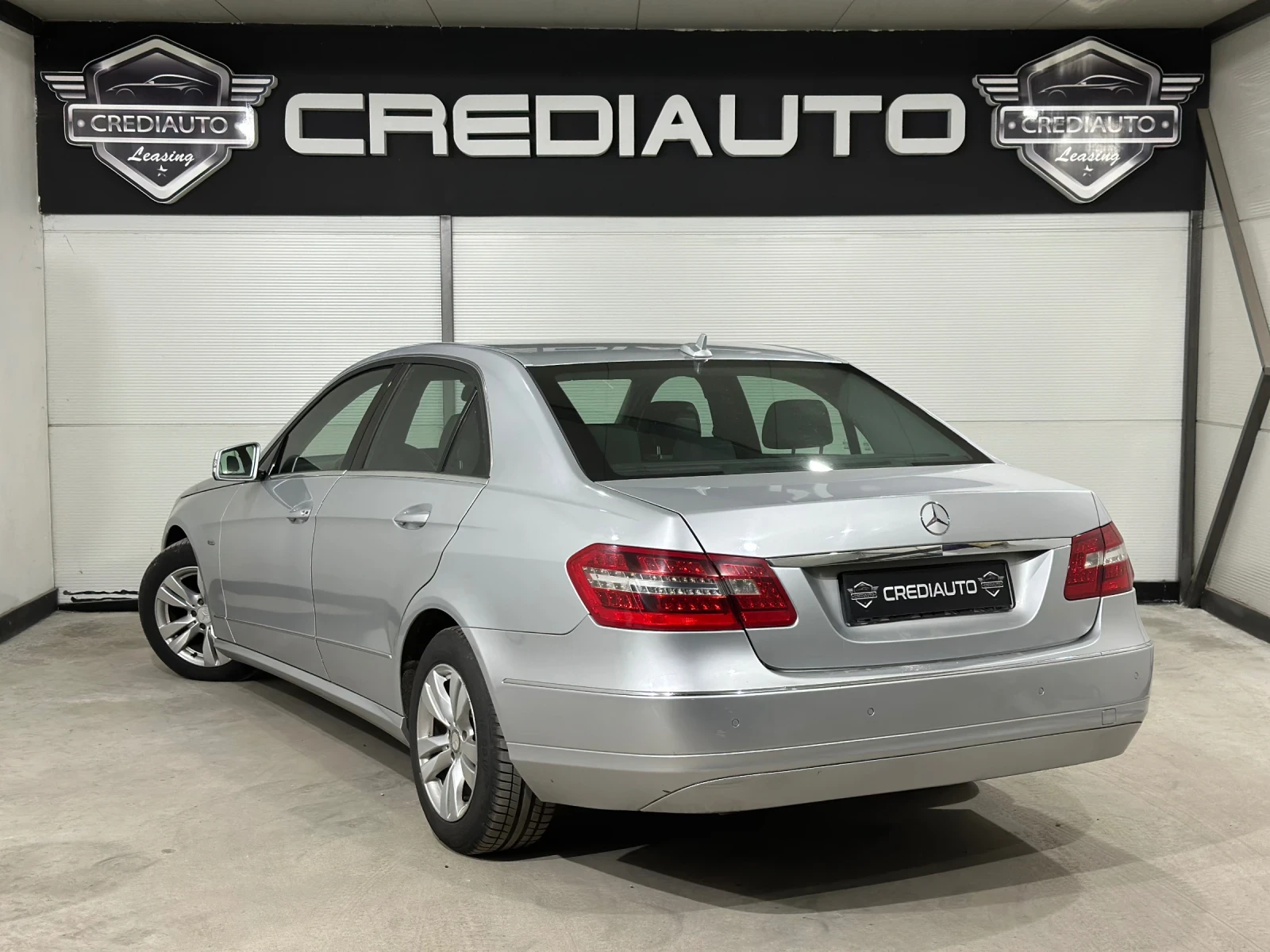 Mercedes-Benz E 220, снимка 4 - Автомобили и джипове - 54251523