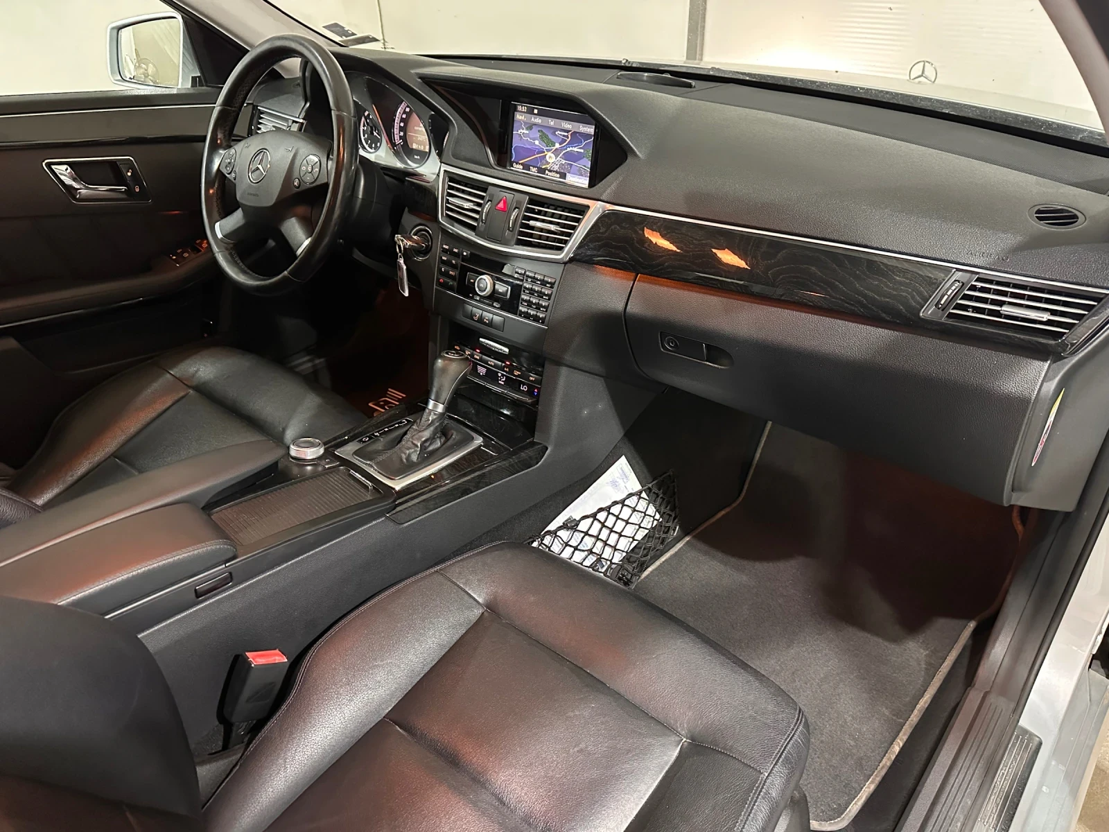 Mercedes-Benz E 220, снимка 9 - Автомобили и джипове - 54251523