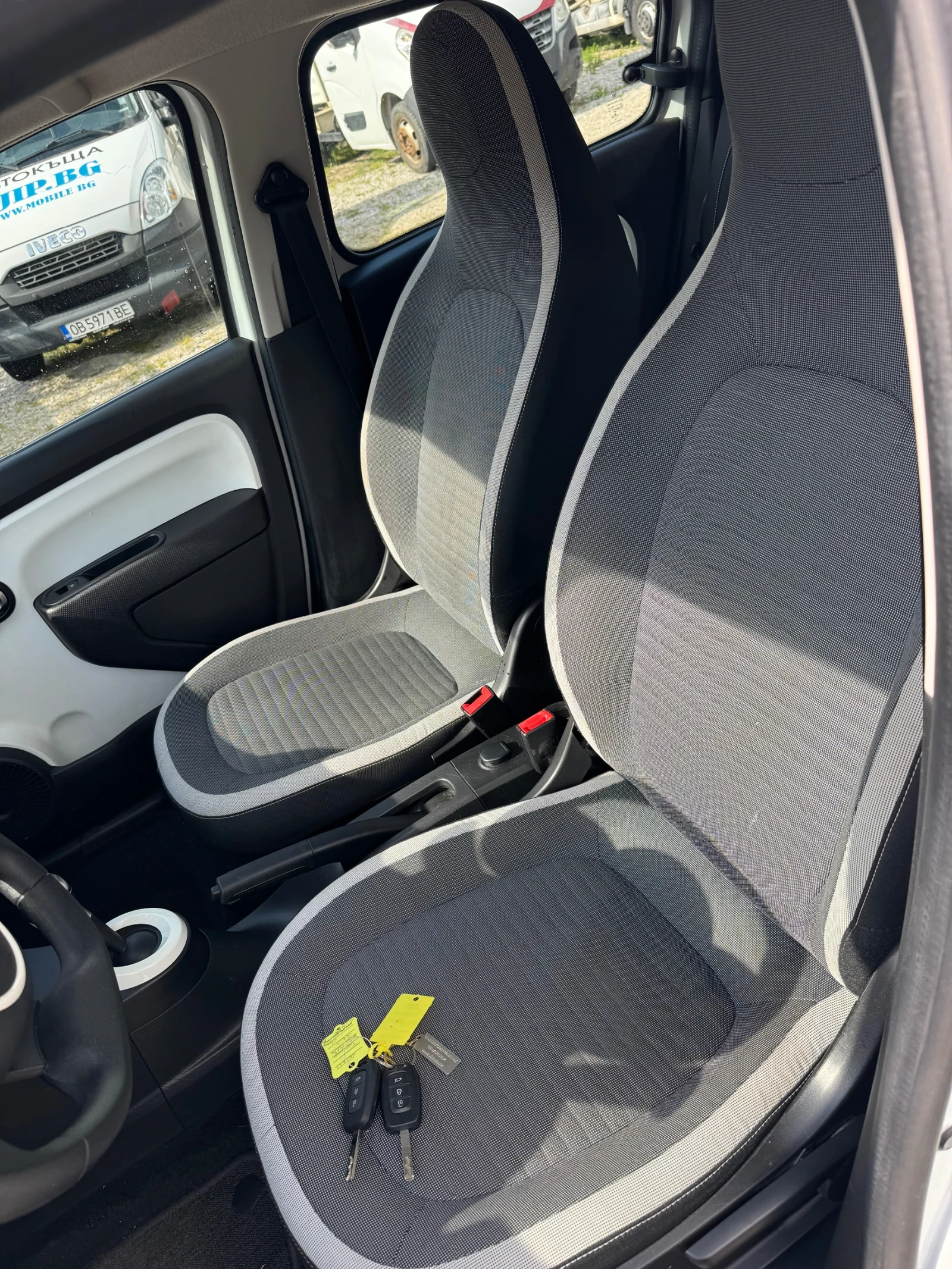 Renault Twingo 60kwh 82kc, снимка 10 - Автомобили и джипове - 54392101