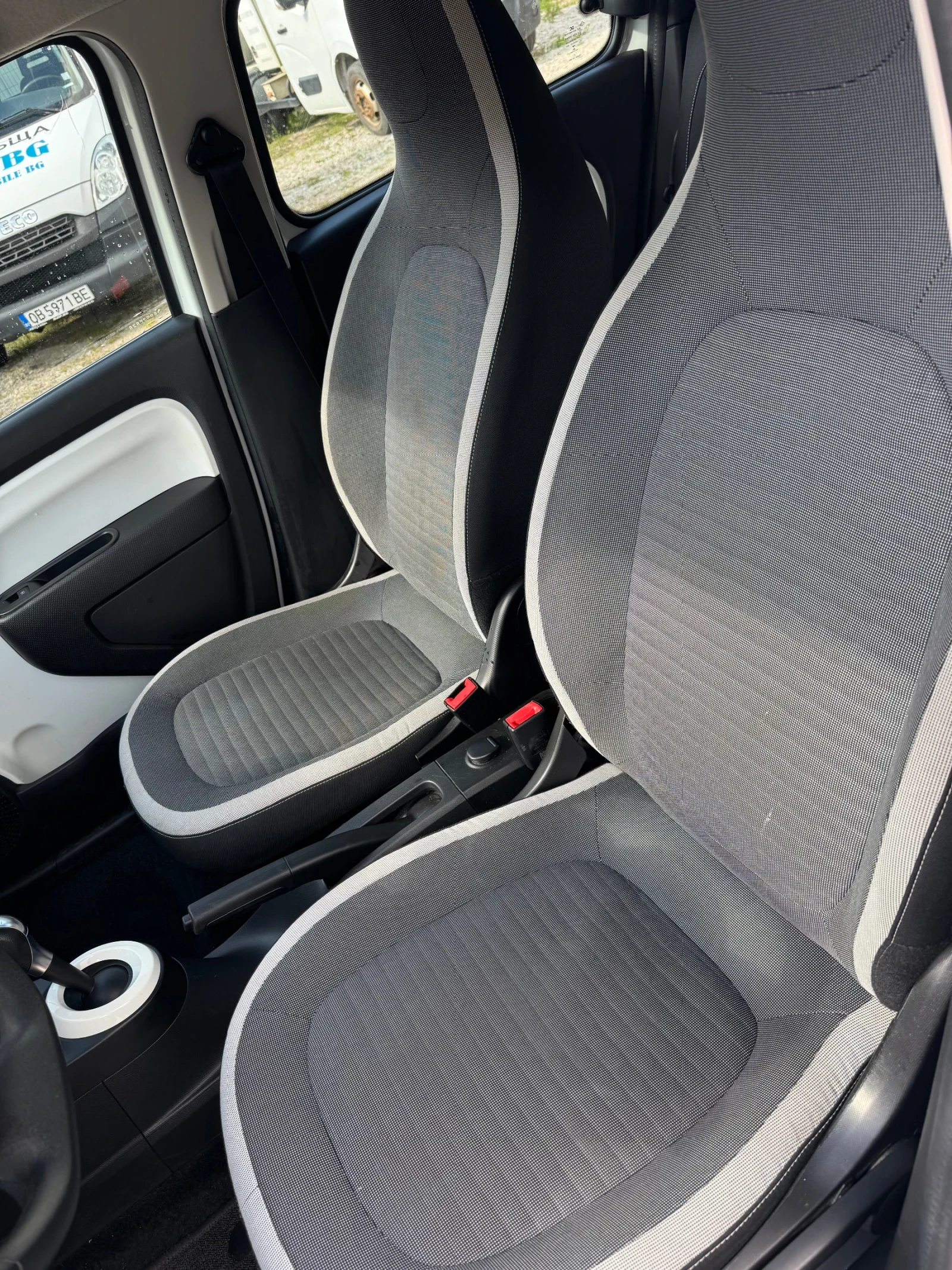 Renault Twingo 60kwh 82kc, снимка 8 - Автомобили и джипове - 54392101