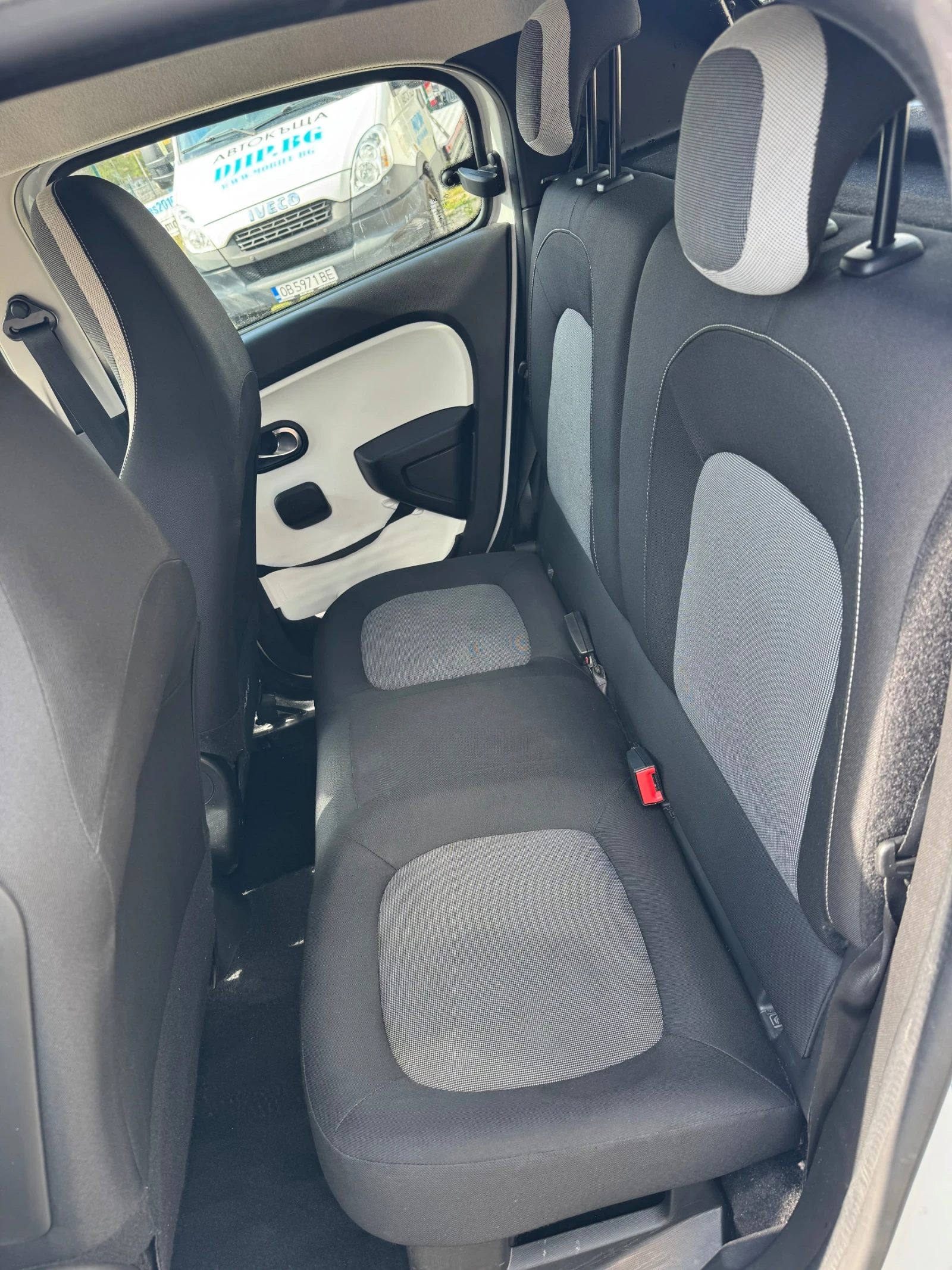 Renault Twingo 60kwh 82kc, снимка 11 - Автомобили и джипове - 54392101