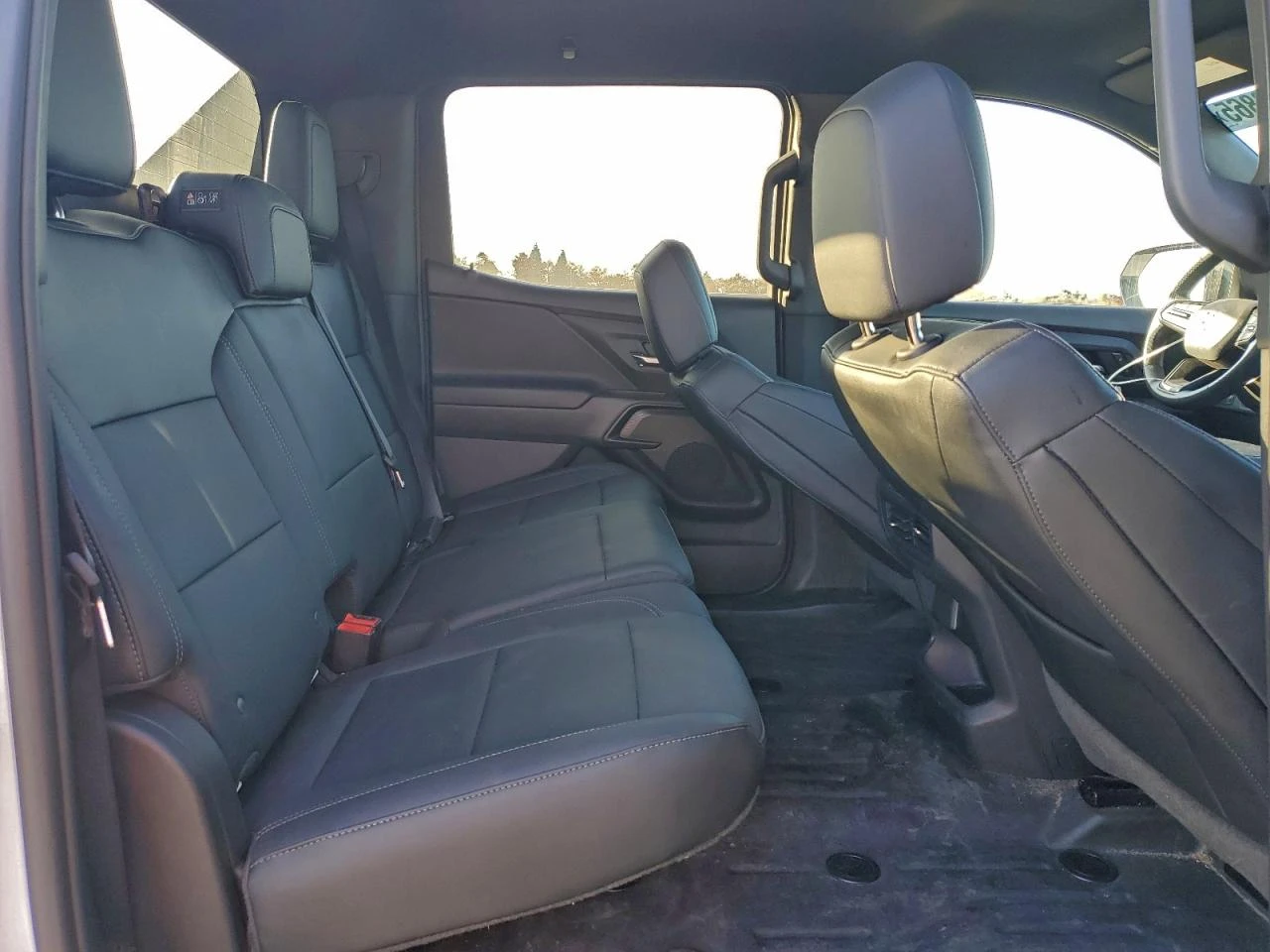 Chevrolet Silverado EV e4WD Crew Cab Work Truck, снимка 10 - Автомобили и джипове - 54445870
