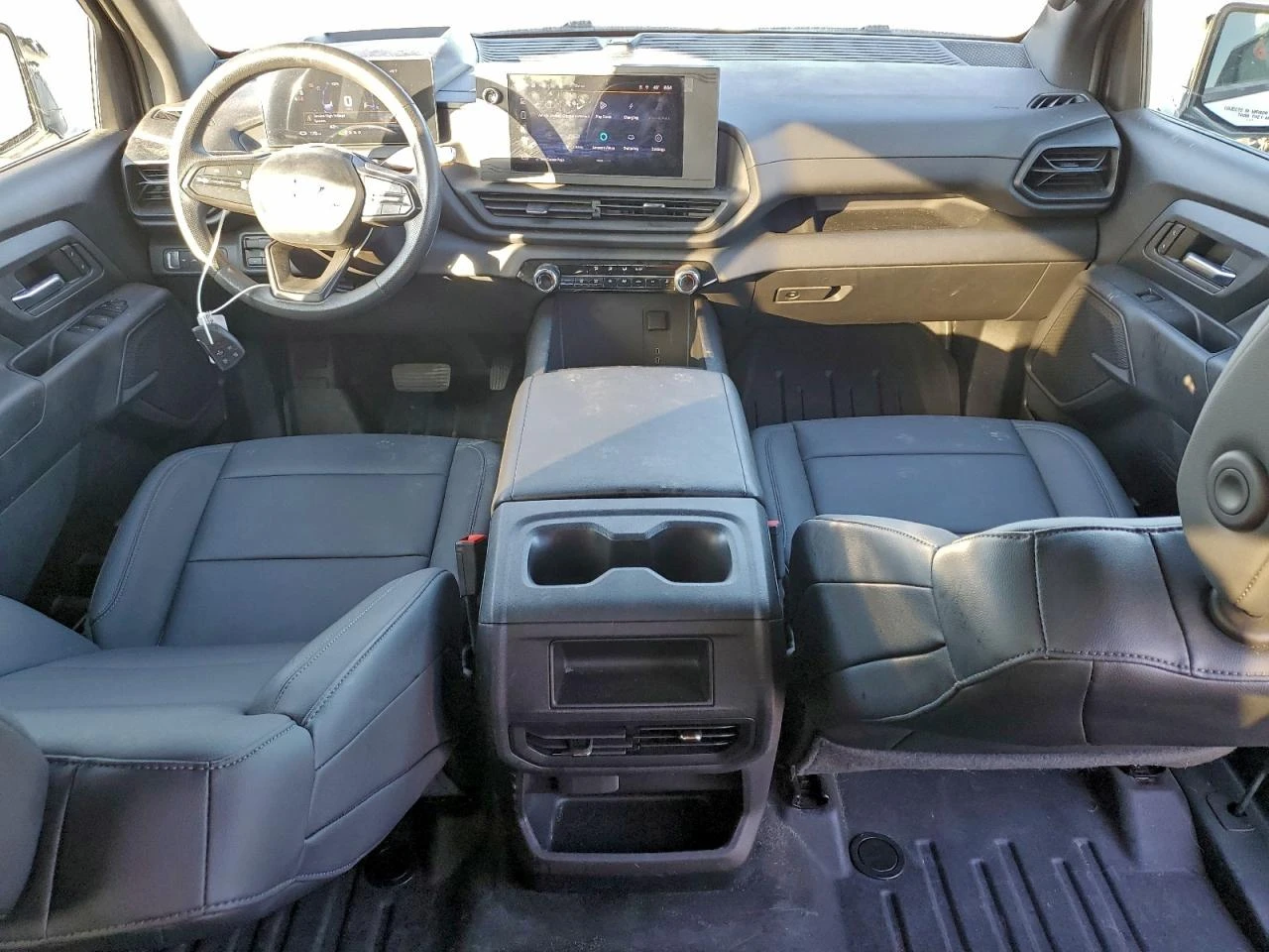 Chevrolet Silverado EV e4WD Crew Cab Work Truck, снимка 8 - Автомобили и джипове - 54445870