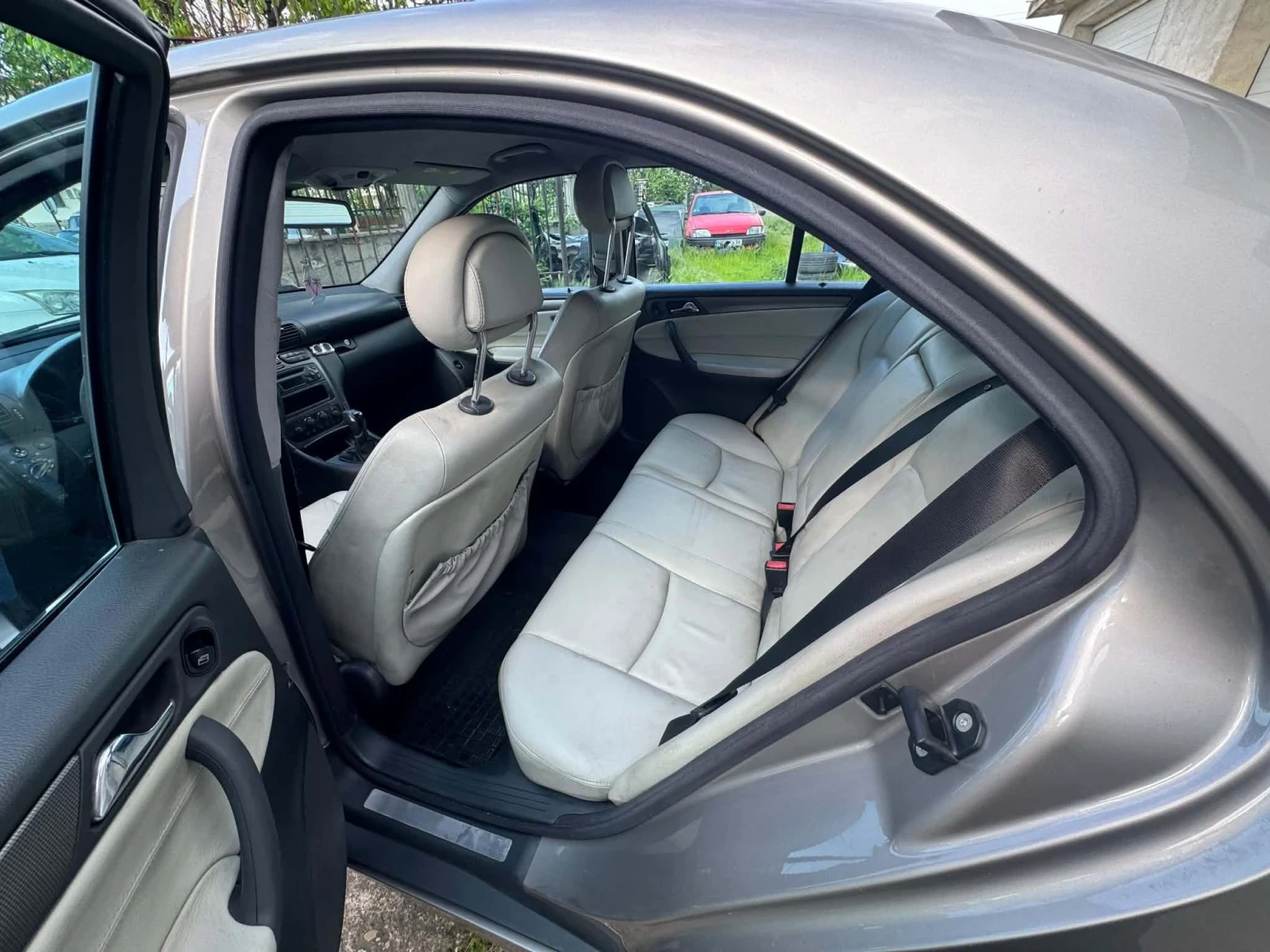Mercedes-Benz C 220, снимка 9 - Автомобили и джипове - 54518540