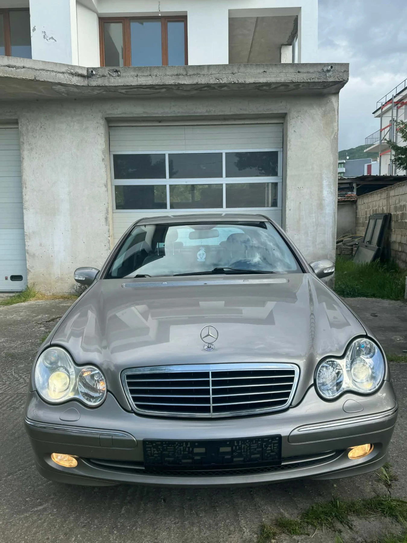 Mercedes-Benz C 220, снимка 2 - Автомобили и джипове - 54518540