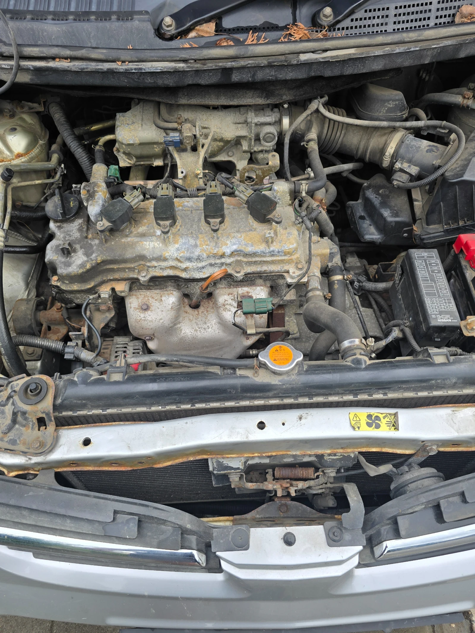 Nissan Almera tino 1.8, снимка 7 - Автомобили и джипове - 55146717