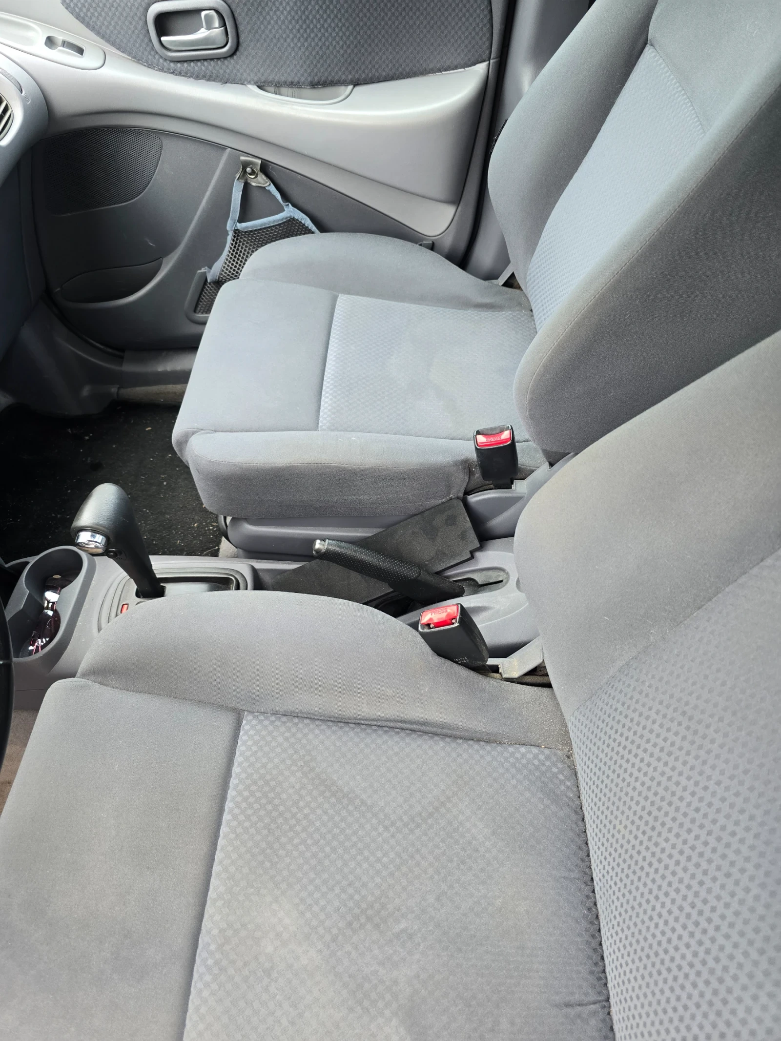 Nissan Almera tino 1.8, снимка 6 - Автомобили и джипове - 55146717