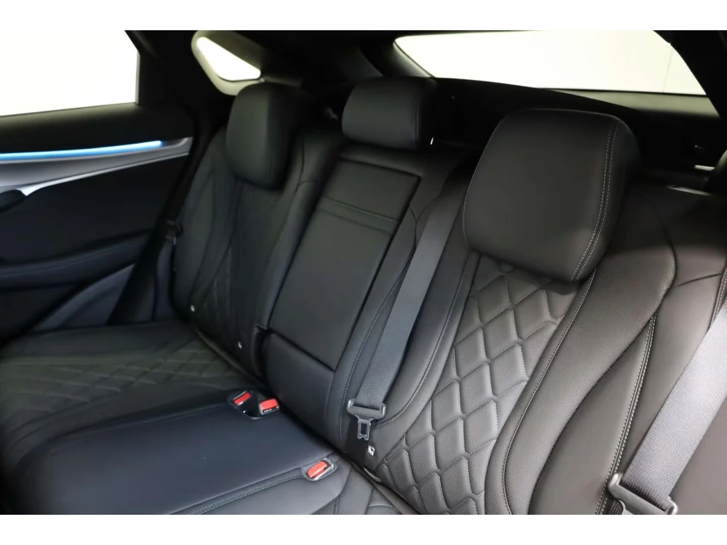 BYD Sealion 7 DESIGN/4X4/HP/360/PANO/ACC/LED/607z, снимка 10 - Автомобили и джипове - 55298049