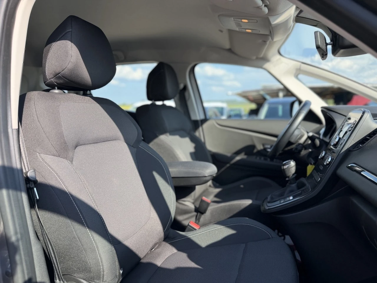 Renault Scenic 1.2TCe, снимка 16 - Автомобили и джипове - 55354817