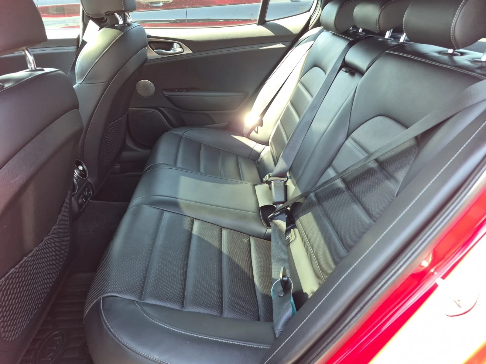 Kia Stinger GT LIMITED / CARFAX / DISTRONIC / 360 / АВТОКРЕДИТ, снимка 12 - Автомобили и джипове - 56103612