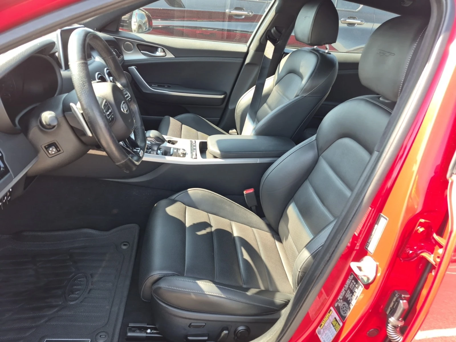 Kia Stinger GT LIMITED / CARFAX / DISTRONIC / 360 / АВТОКРЕДИТ, снимка 8 - Автомобили и джипове - 56103612
