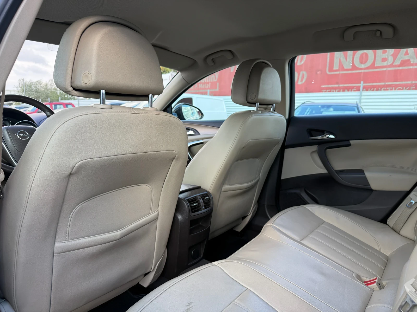 Opel Insignia 2.2CDRI* Кожа* Подгрев, снимка 10 - Автомобили и джипове - 56662056