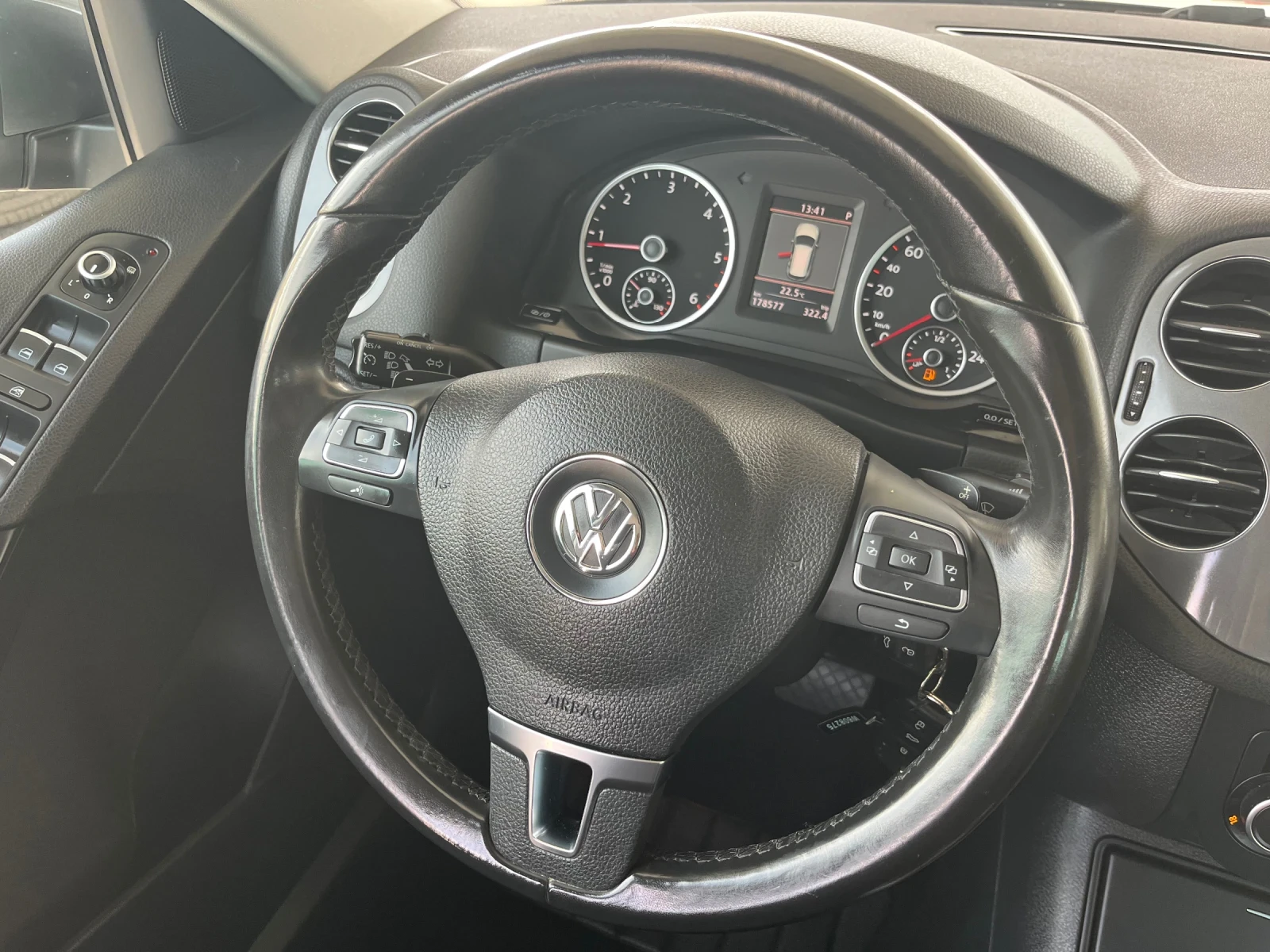 VW Tiguan 4otion/Automat, снимка 12 - Автомобили и джипове - 54256845