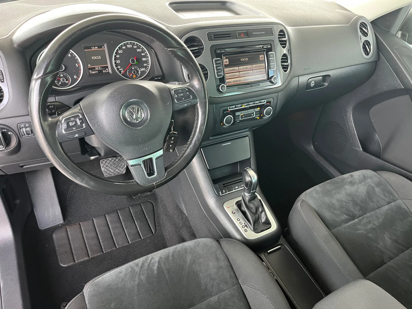 VW Tiguan 4otion/Automat, снимка 8 - Автомобили и джипове - 54256845