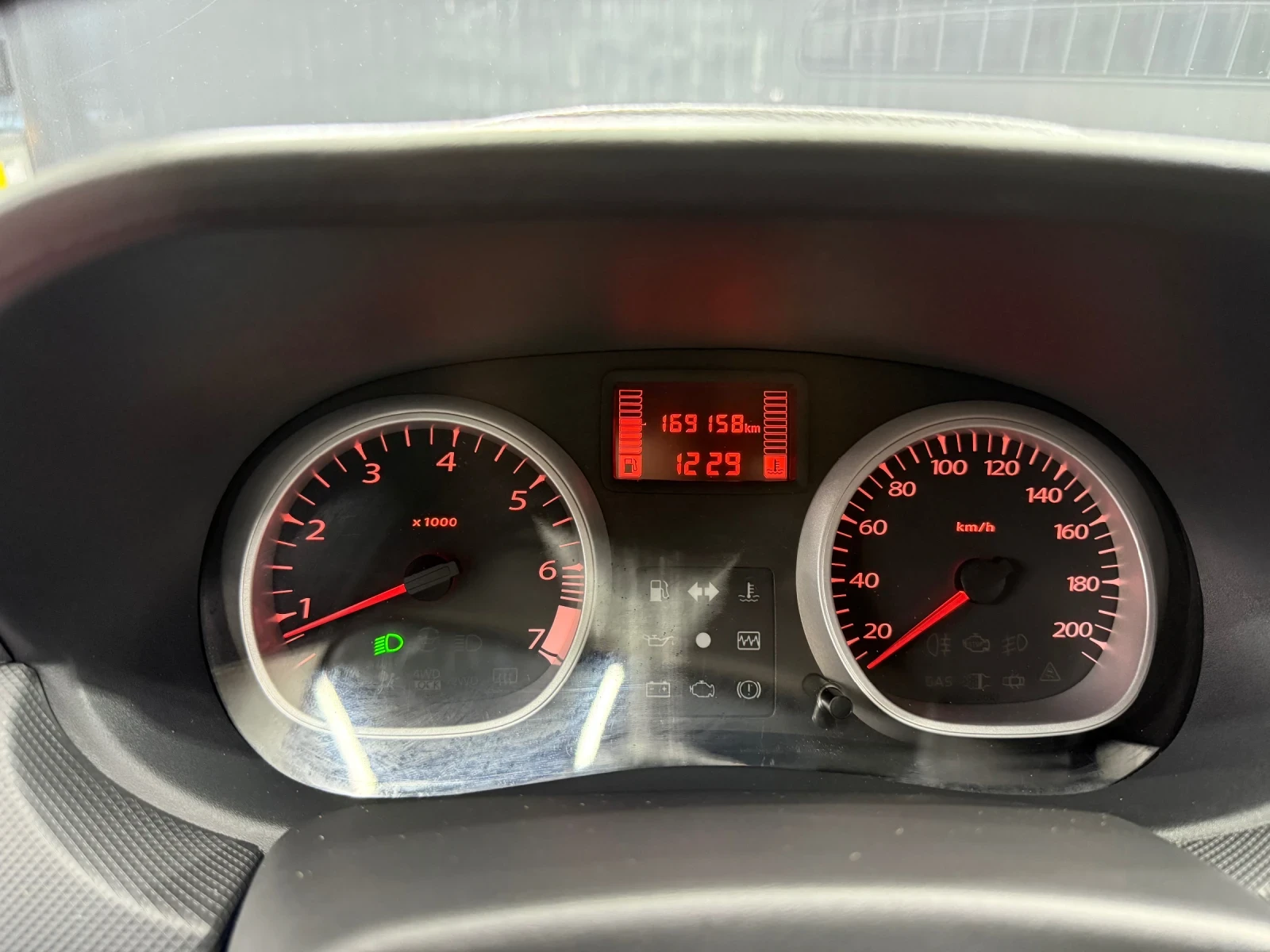 Dacia Duster 1.6i 4x4 SWIS, снимка 10 - Автомобили и джипове - 54719916