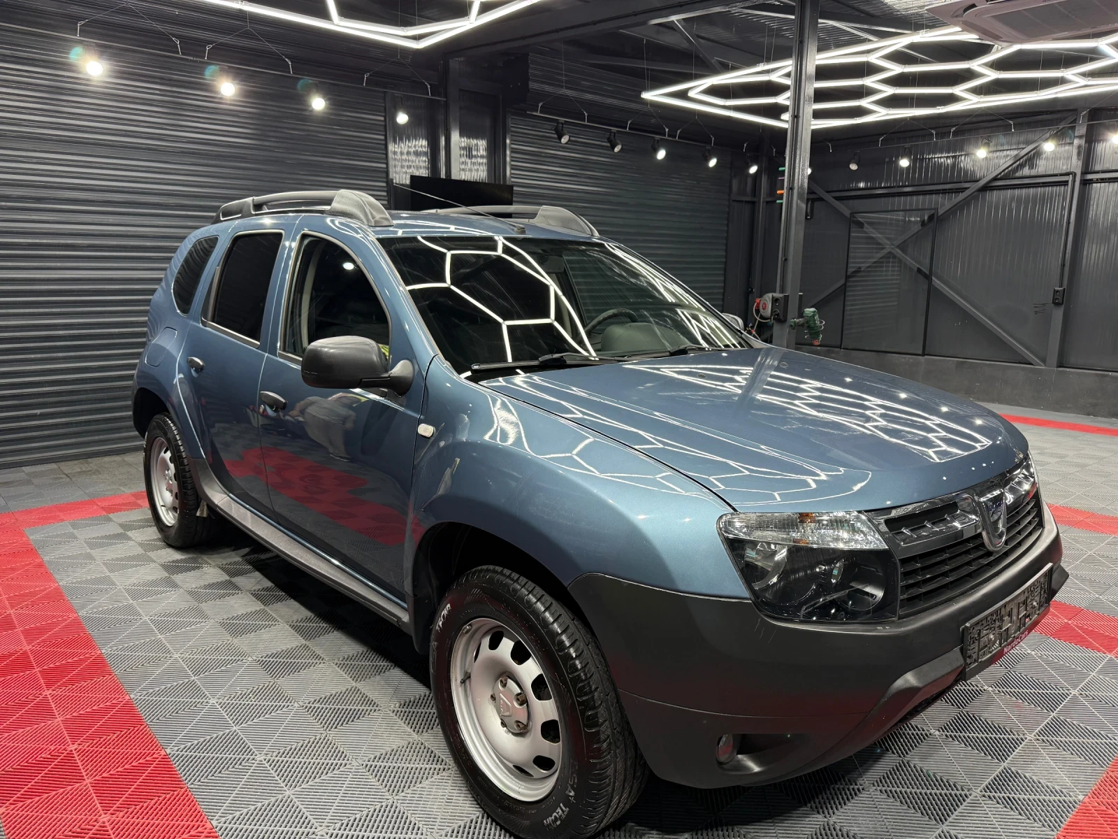 Dacia Duster 1.6i 4x4 SWIS, снимка 4 - Автомобили и джипове - 54719916