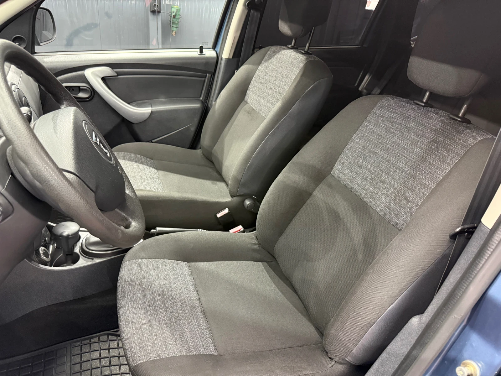 Dacia Duster 1.6i 4x4 SWIS, снимка 6 - Автомобили и джипове - 54719916