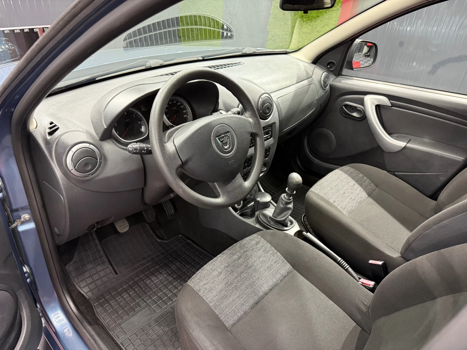 Dacia Duster 1.6i 4x4 SWIS, снимка 5 - Автомобили и джипове - 54719916