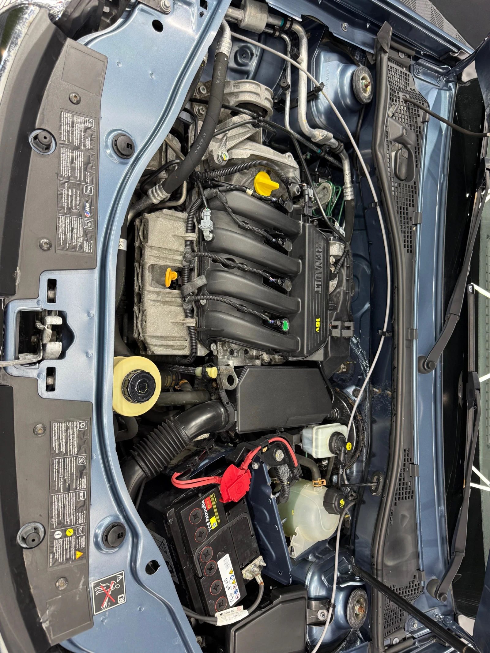 Dacia Duster 1.6i 4x4 SWIS, снимка 11 - Автомобили и джипове - 54719916