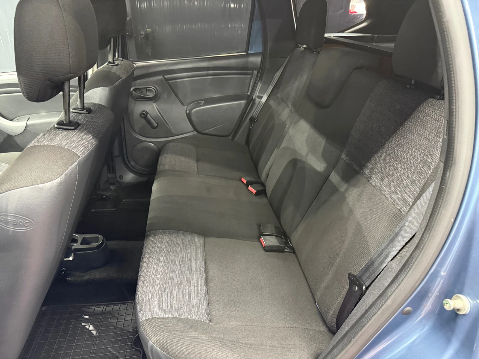 Dacia Duster 1.6i 4x4 SWIS, снимка 7 - Автомобили и джипове - 54719916
