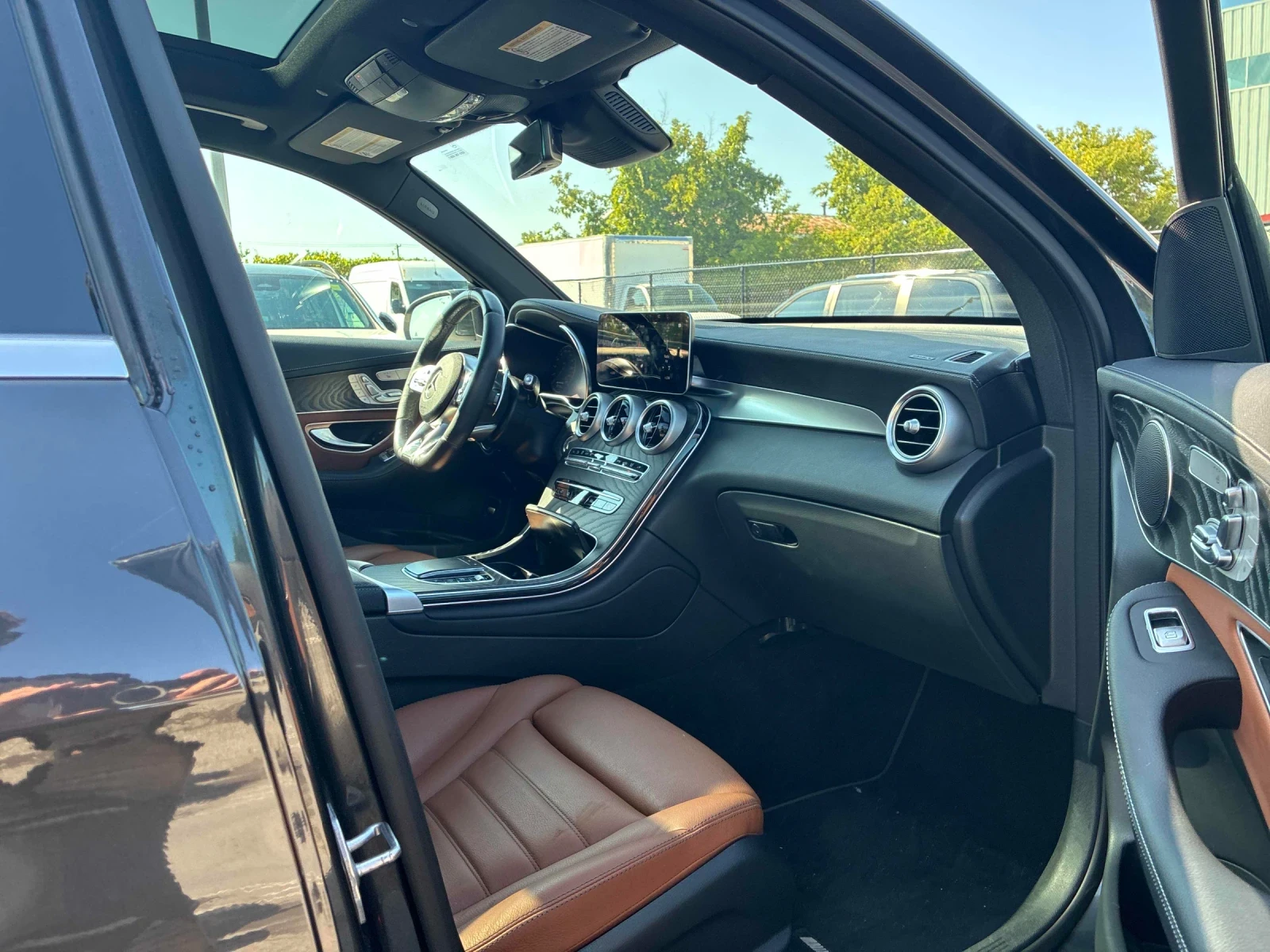 Mercedes-Benz GLC 43 AMG ДИСТРОНИК * ДИГИТАЛНО ТАБЛО * ПАНОРАМА * ПОДГРЕВ *, снимка 6 - Автомобили и джипове - 55675964