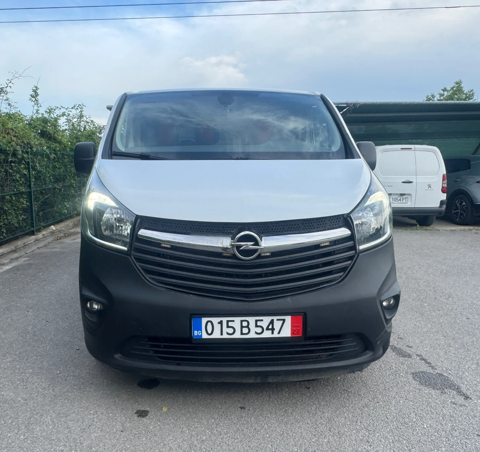Opel Vivaro 1.6 CDTI* 4 врати* Клима* NAVI , снимка 2 - Бусове и автобуси - 54545271
