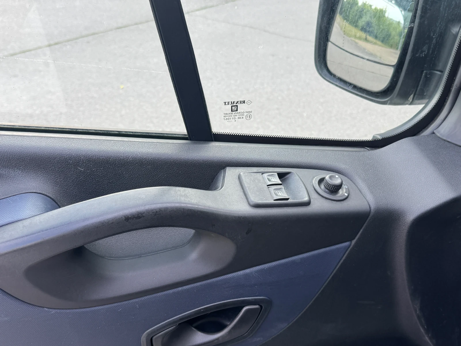 Opel Vivaro 1.6 CDTI* 4 врати* Клима* NAVI , снимка 12 - Бусове и автобуси - 54545271
