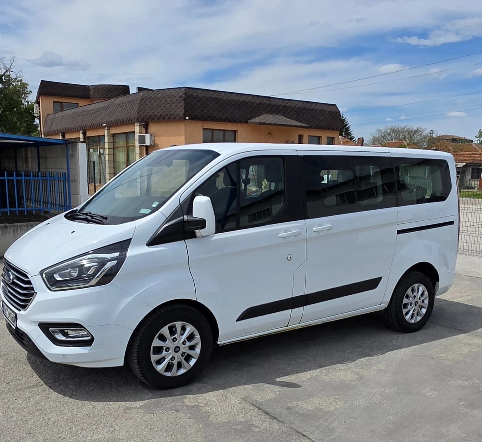 Ford Transit Custom 2.0 TDCI 130к.с  TOURNEO CUSTOM Автомат 8 места., снимка 8 - Бусове и автобуси - 54606276
