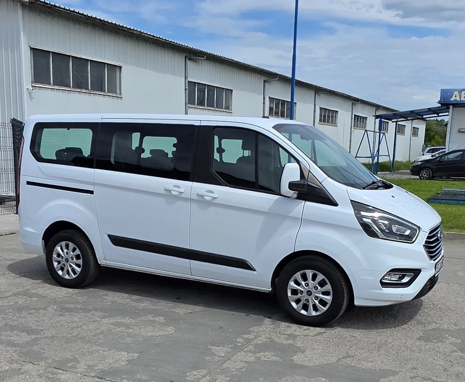 Ford Transit Custom 2.0 TDCI 130к.с  TOURNEO CUSTOM Автомат 8 места., снимка 4 - Бусове и автобуси - 54606276