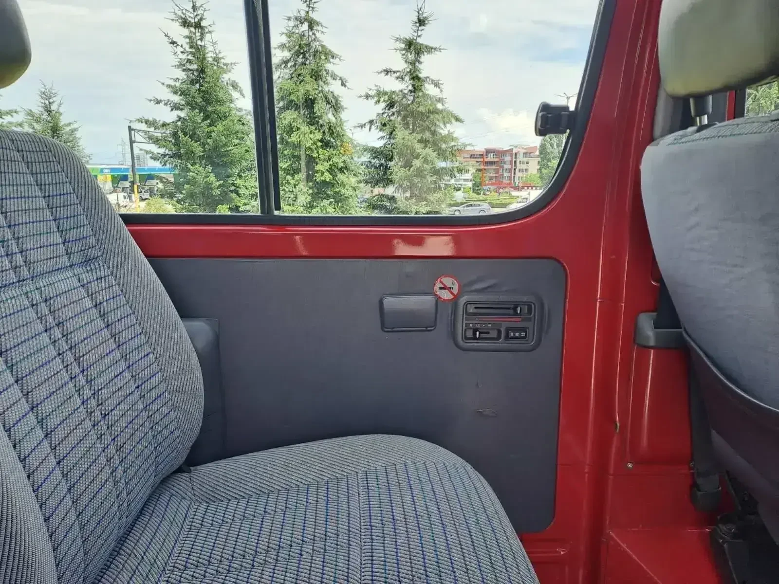 Toyota Hiace 2.4, снимка 15 - Бусове и автобуси - 55160256