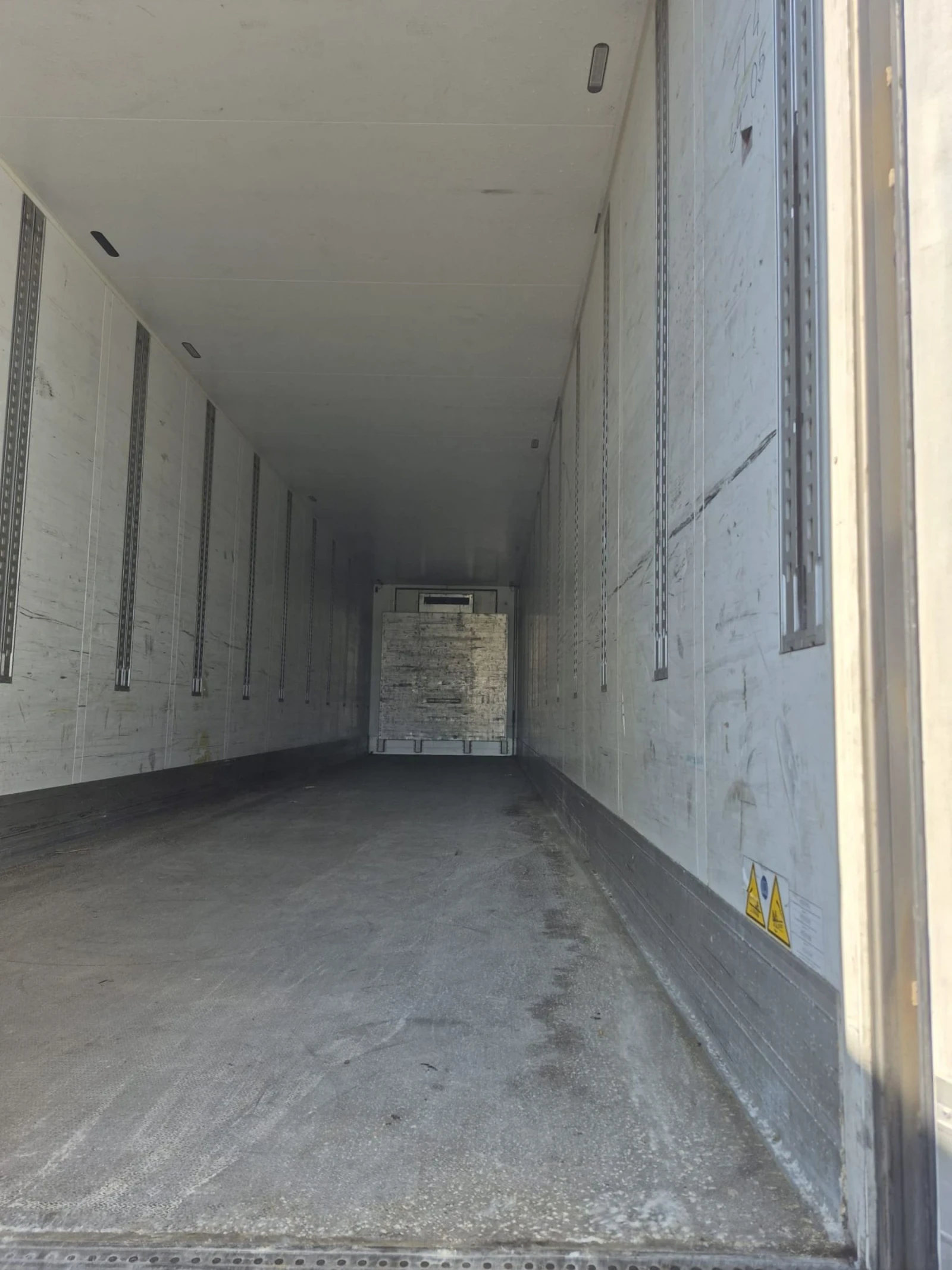 Полуремарке Schmitz Frigo Mega, снимка 3 - Ремаркета - 54158945