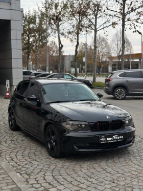     BMW 120 SHADOW LINE / AVTOMAT / CAR PLAY / KAMERA / NAVI