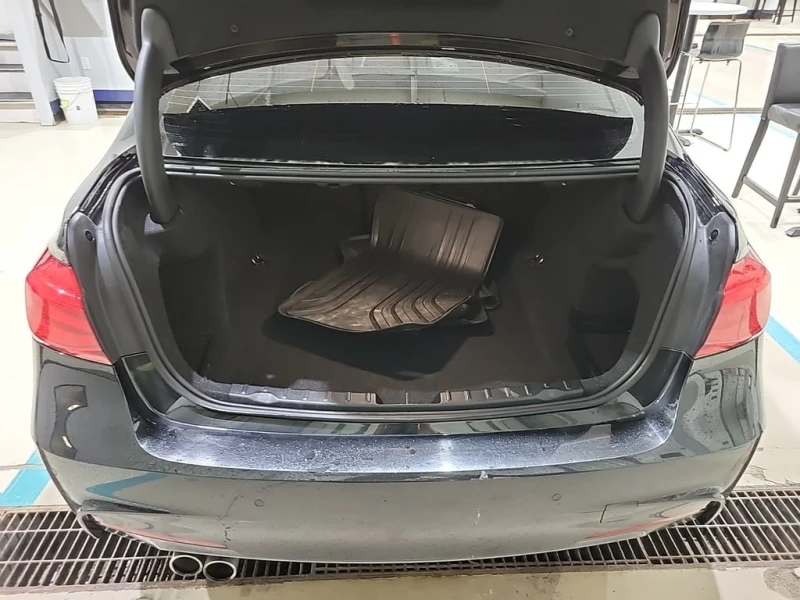 BMW 330 330I XDRIVE  CARFAX, снимка 16 - Автомобили и джипове - 52493668