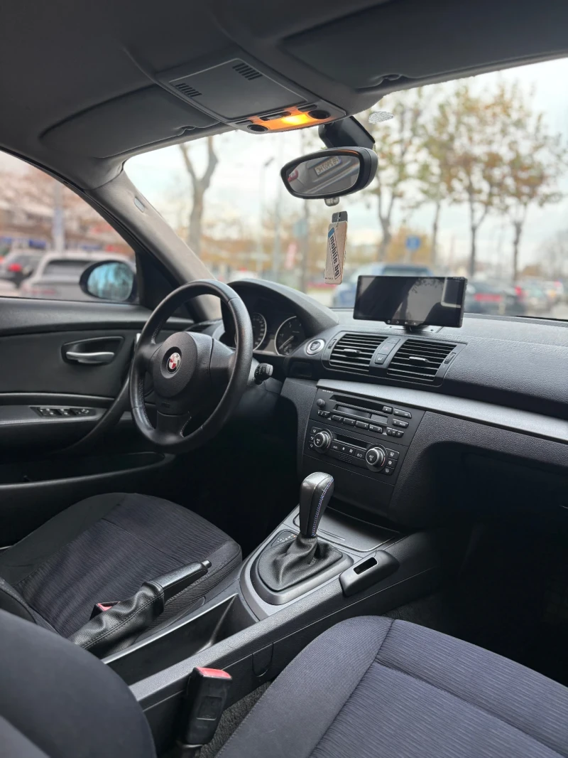 BMW 120 SHADOW LINE / AVTOMAT / CAR PLAY / KAMERA / NAVI, снимка 9 - Автомобили и джипове - 52542066